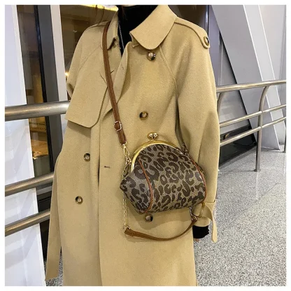 Kiss-lock Leopard Shoulder Bag - Image 3