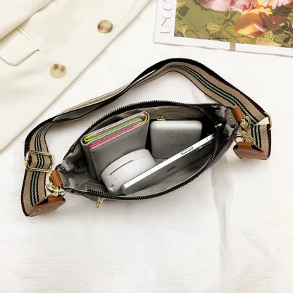 Black Handy Shoulder Bag - Image 5