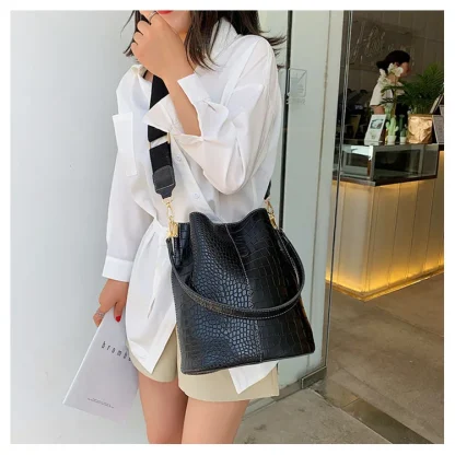Sleek Bucket Shoulder Bag - Image 5