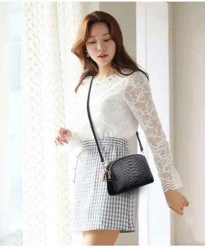 Solid Sleek Shoulder Bag - Image 3