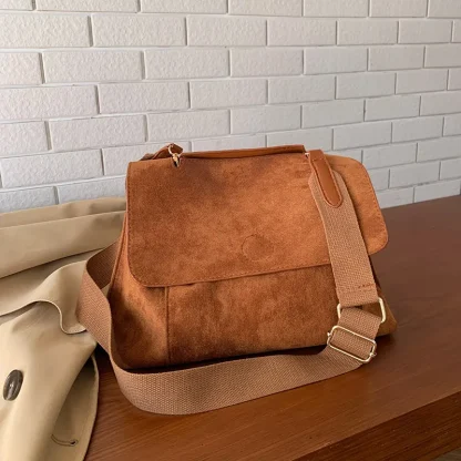 Middle Crossbody Shoulder Bag - Image 5