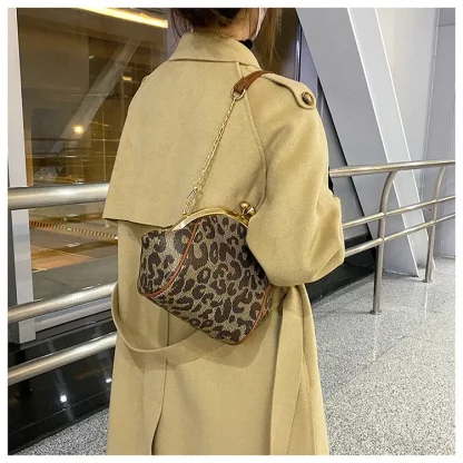 Kiss-lock Leopard Shoulder Bag - Image 4
