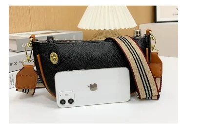 Black Handy Shoulder Bag - Image 7