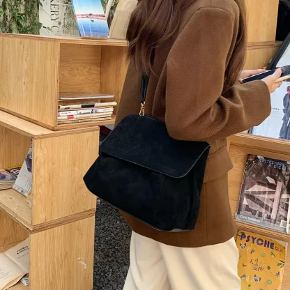 Middle Crossbody Shoulder Bag - Image 7