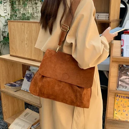 Middle Crossbody Shoulder Bag