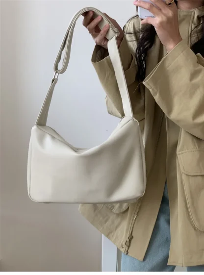 Classic Minimalist Shoulder Bag - Image 4