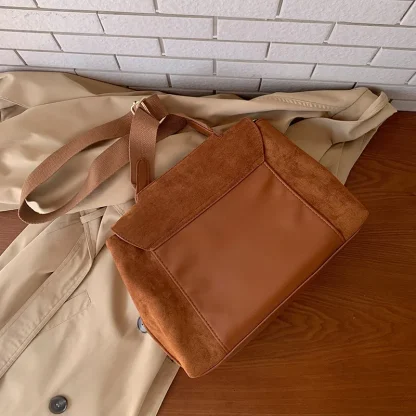Middle Crossbody Shoulder Bag - Image 3