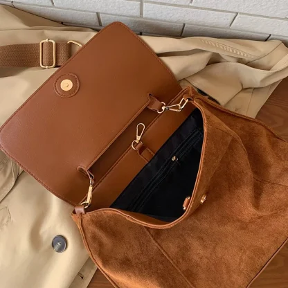 Middle Crossbody Shoulder Bag - Image 4