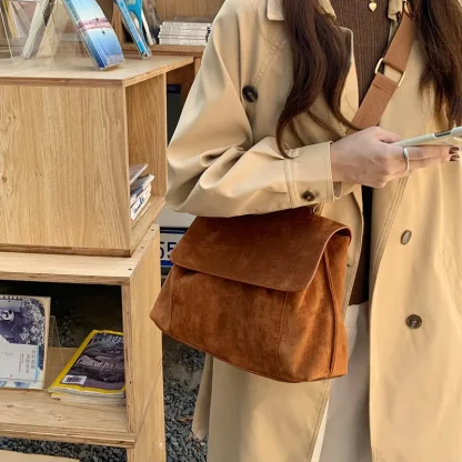 Middle Crossbody Shoulder Bag - Image 2
