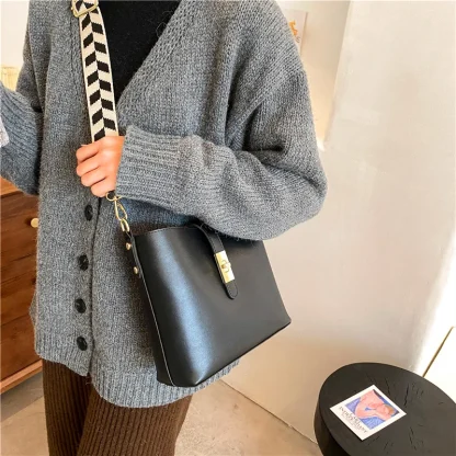 Checkered Strap Shoulder Bag - Image 3