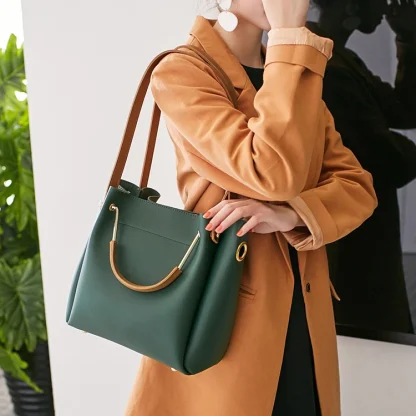 Sleek Elegant Shoulder Bag - Image 4