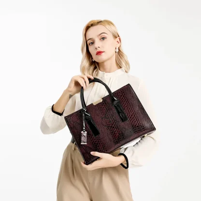 Elegant Snake Pattern Shoulder Bags - Image 3