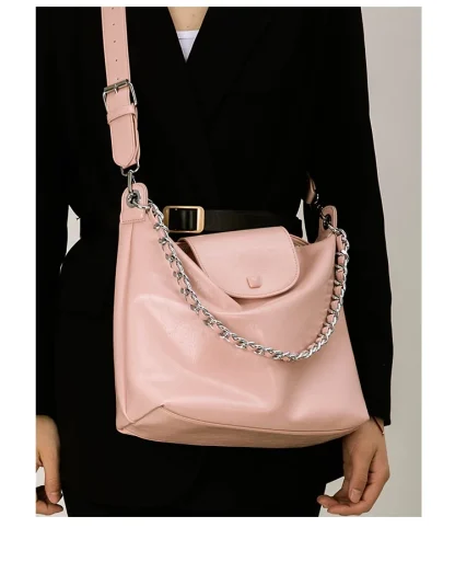 Chain Crossbody Shoulder Bag - Image 3