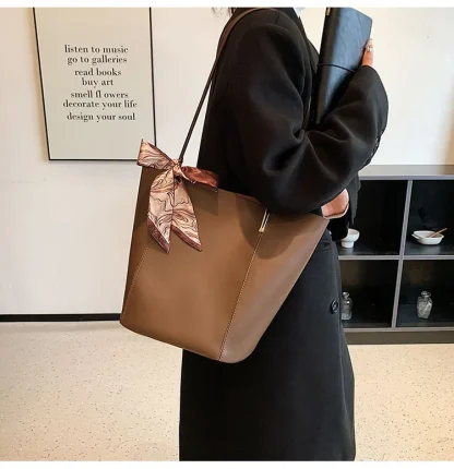 Sleek Solid Bucket Shoulder Bag - Image 4