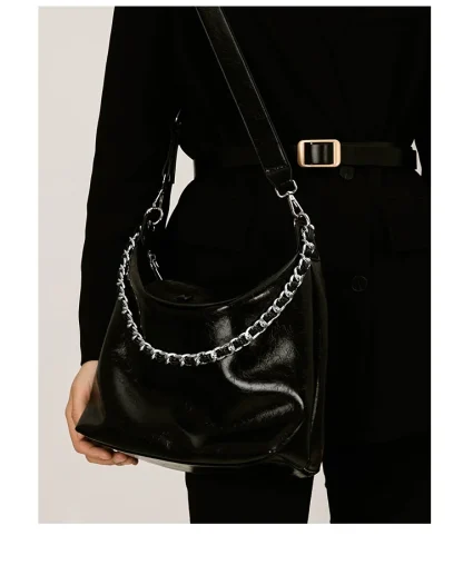 Chain Crossbody Shoulder Bag - Image 4